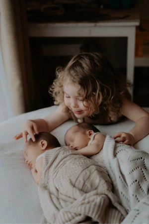 photo-with-sister-and-twins photo with sister and twins